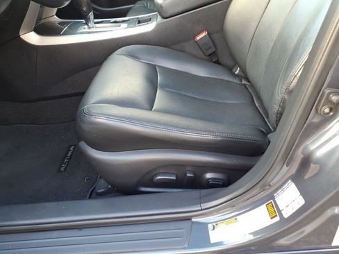 Used 2013 Nissan Altima 2.5 SL w/ Technology Pkg FWD image 17