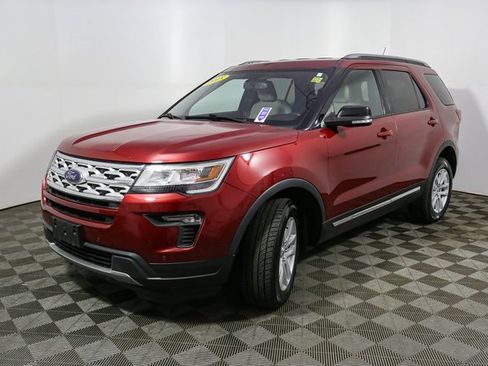 Used 2018 Ford Explorer XLT w/ Equipment Group 201A image 5