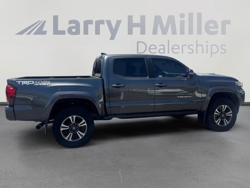Used 2018 Toyota Tacoma TRD Sport AWD/4WD image 6