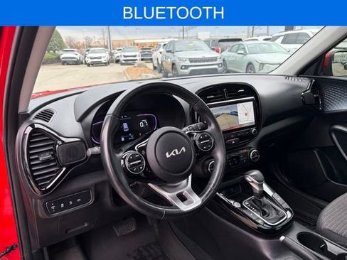 Used 2023 Kia Soul EX image 2