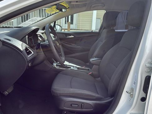 Used 2017 Chevrolet Cruze LT w/ Convenience Package FWD image 30