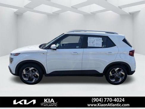 Used 2025 Hyundai Venue SEL image 6