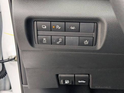 New 2025 Nissan Kicks Play S FWD image 16