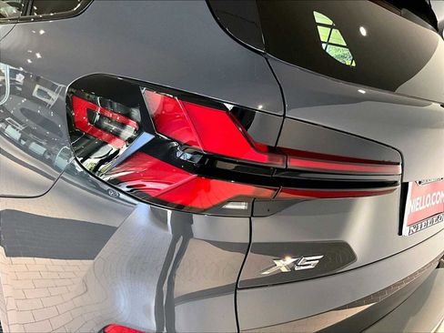 Used 2024 BMW X5 xDrive50e w/ M Sport Package image 33