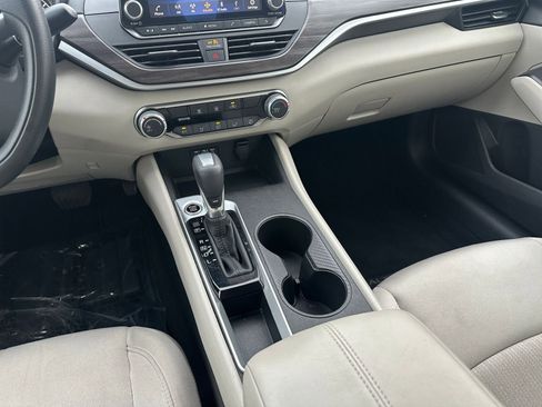 Used 2025 Nissan Altima 2.5 SV image 40