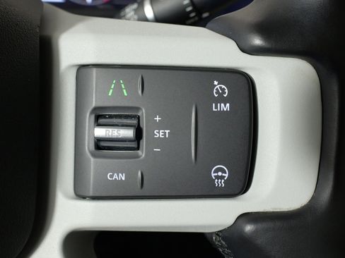 Used 2022 Land Rover Defender 110 SE image 45