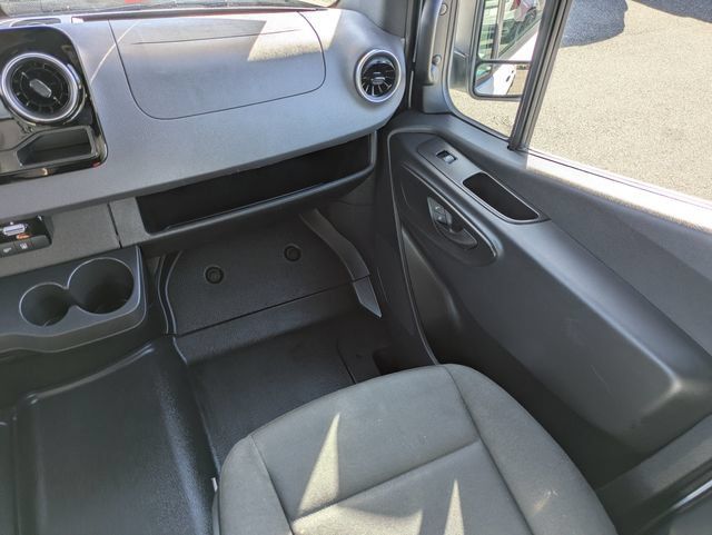 Used 2025 Mercedes-Benz Sprinter 2500 image 17
