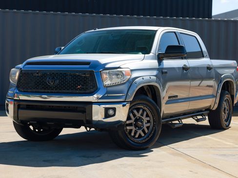 Used 2017 Toyota Tundra SR5 w/ SR5 Upgrade Package image 1