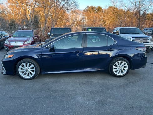 Used 2022 Toyota Camry LE image 2