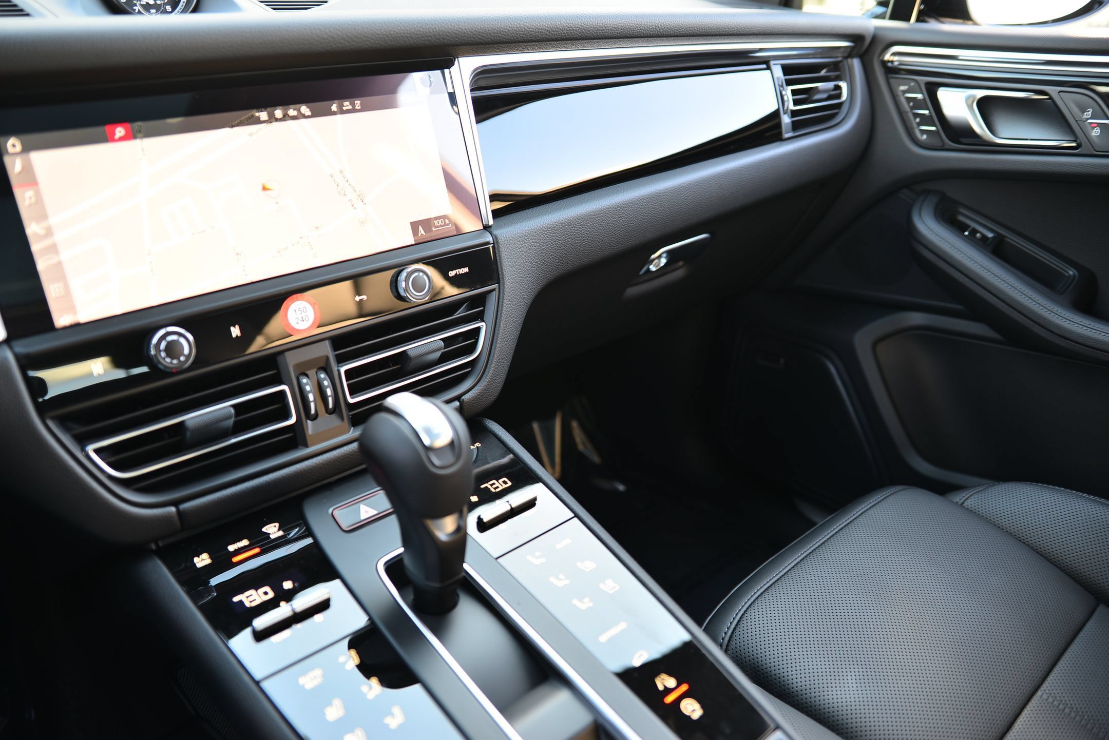 Certified 2026 Porsche Macan S AWD/4WD image 29