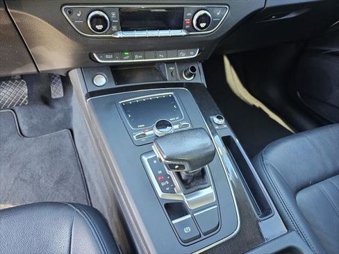 Used 2020 Audi Q5 e Premium w/ Convenience Package image 11