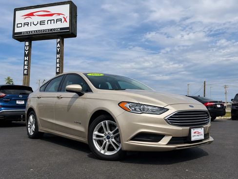 Used 2018 Ford Fusion SE FWD image 1