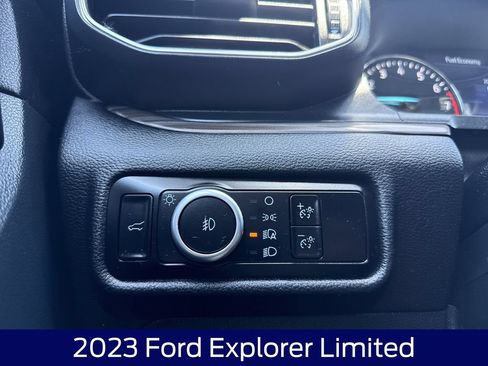 Used 2023 Ford Explorer Limited w/ Equipment Group 301A AWD/4WD image 27