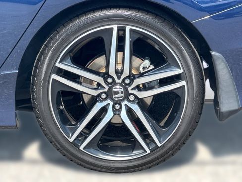 Used 2017 Honda Accord Sport image 12