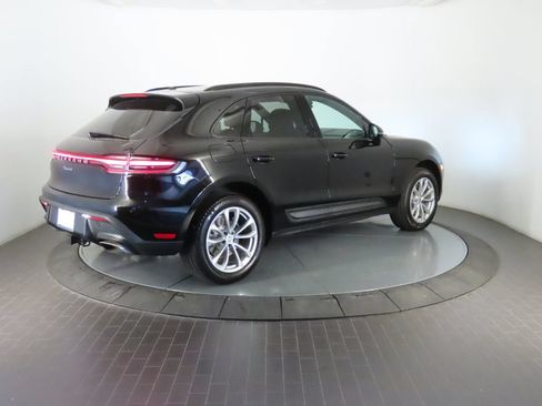 Certified 2025 Porsche Macan AWD/4WD image 7