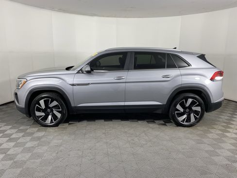Used 2024 Volkswagen Atlas Cross Sport SE w/ Panoramic Sunroof Package AWD/4WD image 11