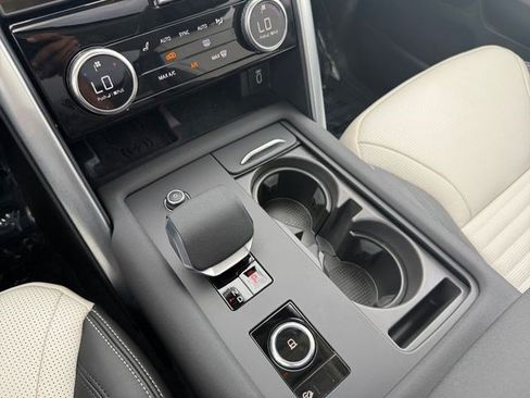 New 2026 Land Rover Discovery Limited Edition AWD/4WD image 24