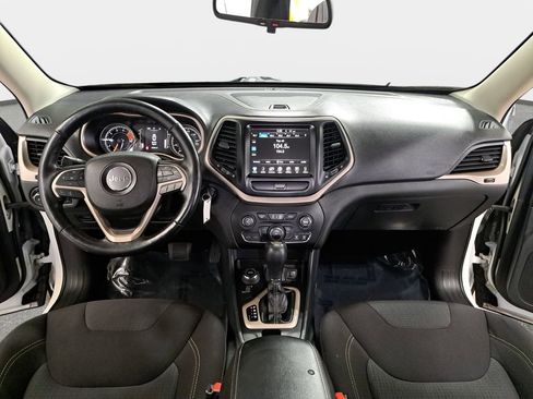 Used 2016 Jeep Cherokee Latitude w/ Cold Weather Group AWD/4WD image 2