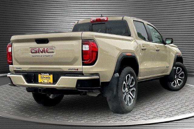 Used 2024 GMC Canyon AT4 w/ AT4 Premium Package AWD/4WD image 6