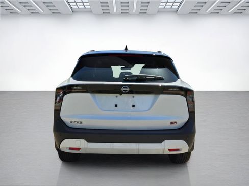 New 2026 Nissan Kicks SR w/ SR Premium Package FWD image 5