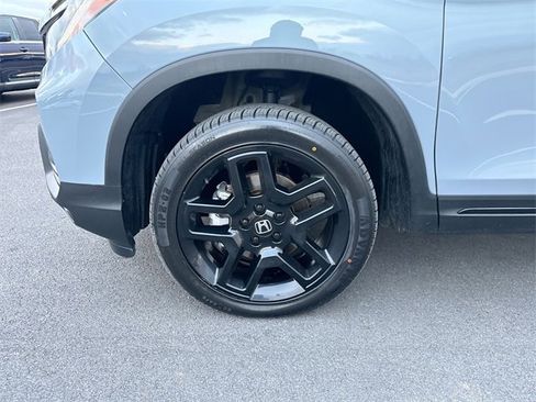 Certified 2024 Honda Passport Black Edition image 13