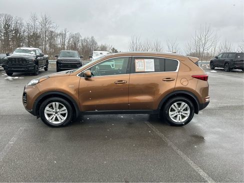 Used 2018 Kia Sportage LX w/ LX Popular Package image 8