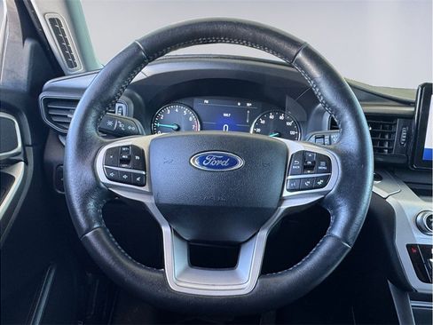 Used 2021 Ford Explorer XLT AWD/4WD image 12