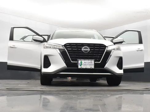 Used 2023 Nissan Kicks SV FWD image 11