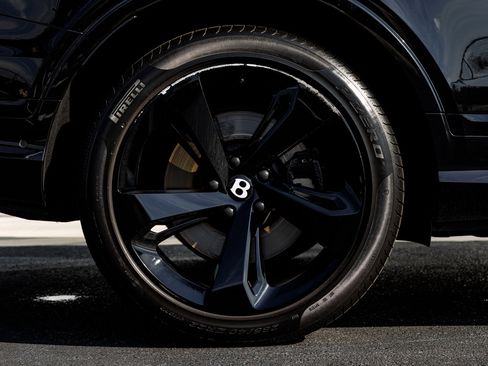 Used 2022 Bentley Bentayga image 25