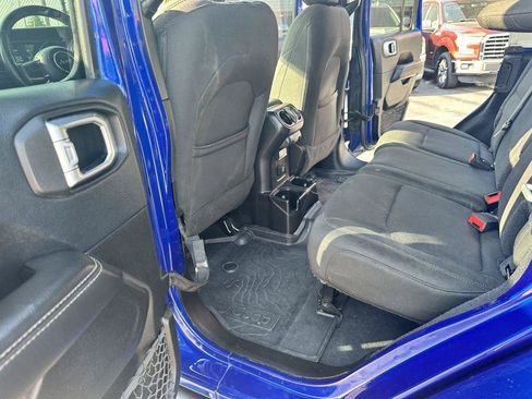 Used 2018 Jeep Wrangler Unlimited Sahara w/ Cold Weather Group AWD/4WD image 19