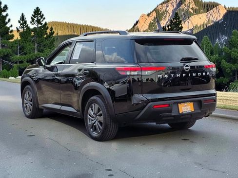 Used 2025 Nissan Pathfinder SV FWD image 5