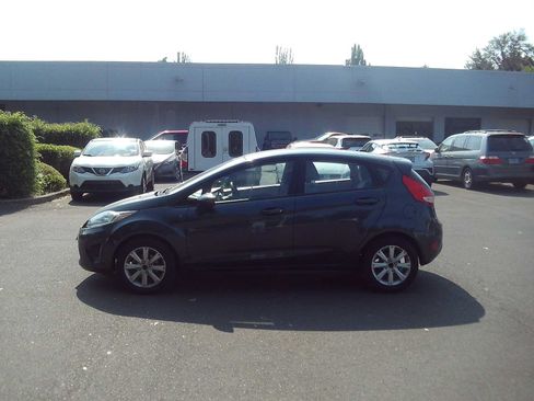 Used 2011 Ford Fiesta SE w/ 203A Rapid Spec Order Code FWD image 2