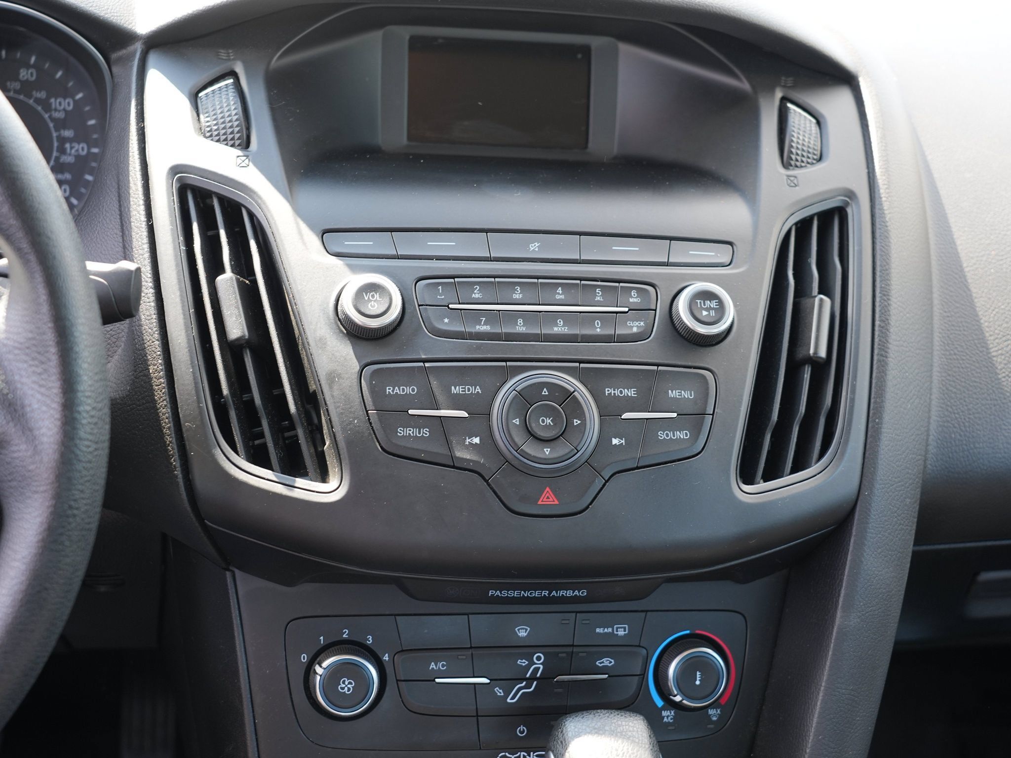 Used 2018 Ford Focus SE FWD image 23