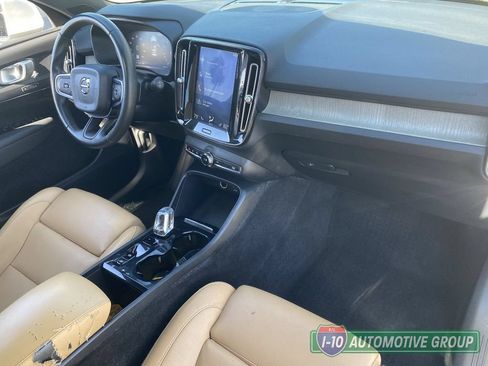 Used 2019 Volvo XC40 T4 Inscription FWD image 12