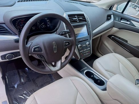 Used 2019 Lincoln MKC Premiere FWD image 9