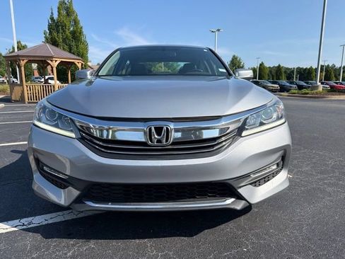 Certified 2017 Honda Accord EX-L image 3