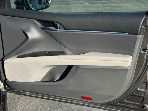 Used 2021 Toyota Camry SE w/ Cold Weather Package image 19