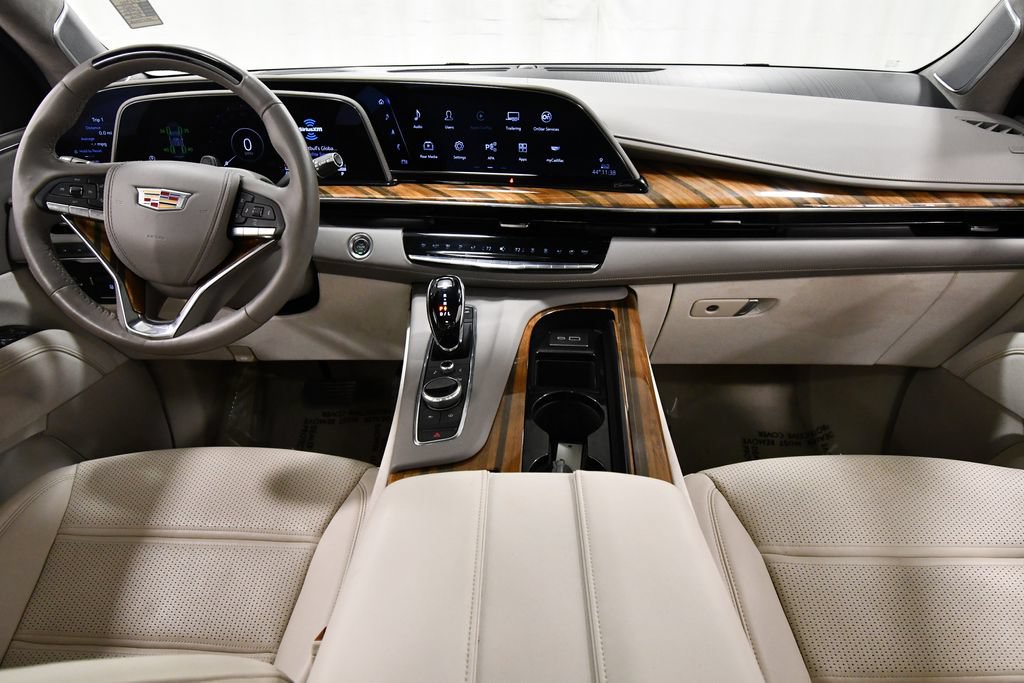 Used 2024 Cadillac Escalade ESV Sport Platinum AWD/4WD image 3