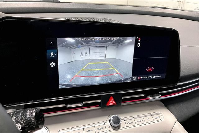 Used 2025 Hyundai Elantra Limited FWD image 16