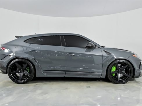 Used 2024 Lamborghini Urus Performante AWD/4WD image 11