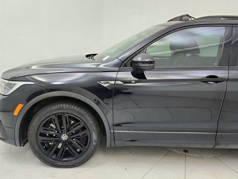 Used 2022 Volkswagen Tiguan SE R-Line image 9