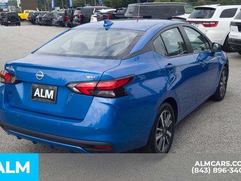 Used 2024 Nissan Versa SV FWD image 5