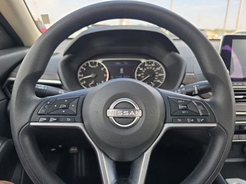 Used 2024 Nissan Altima 2.5 SV FWD image 18