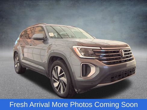 Used 2025 Volkswagen Atlas SE FWD image 2