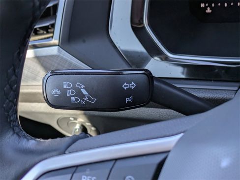 Used 2023 Volkswagen Jetta SE image 35