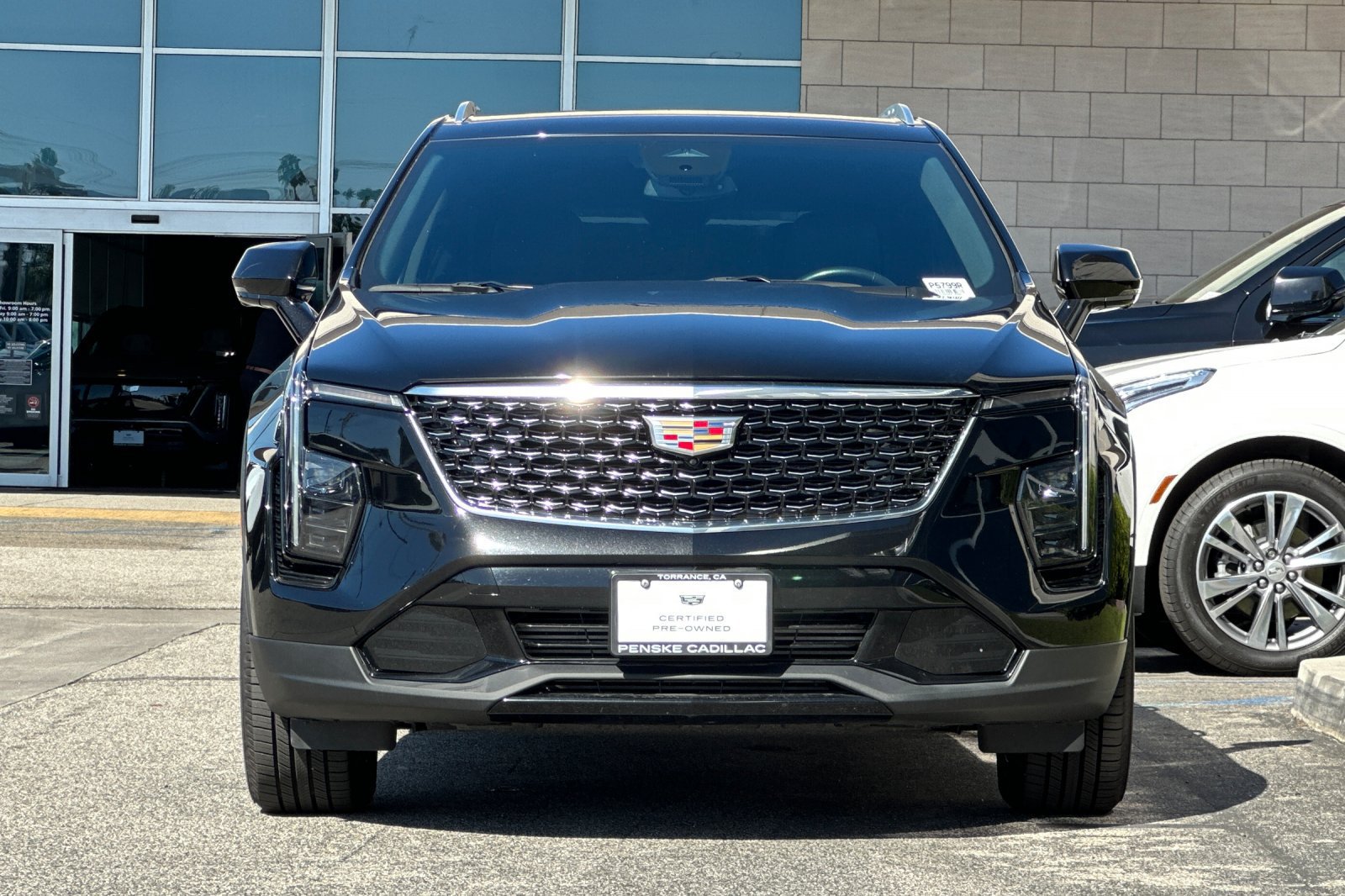 Used 2025 Cadillac XT4 Premium Luxury w/ Cold Weather Package AWD/4WD image 9