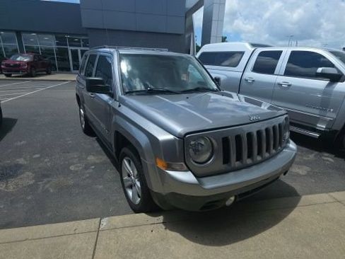 Used 2015 Jeep Patriot Latitude AWD/4WD image 4
