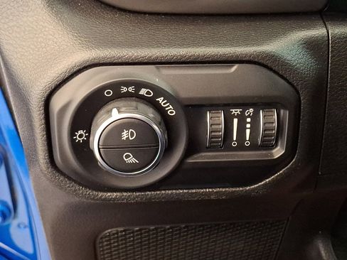 Used 2021 Jeep Gladiator Sport AWD/4WD image 25