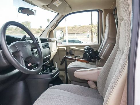 Used 2007 Chevrolet Express 2500 RWD image 17