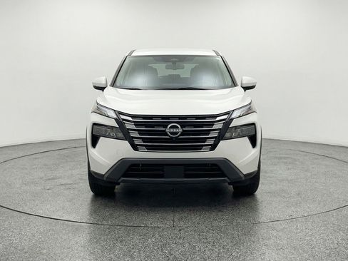 Used 2025 Nissan Rogue SV image 2